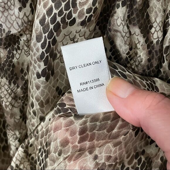 Aryn K Snake Print 100% Silk Batwing Sleeve Button Down V-Neck Blouse Top, M - Picture 12 of 12